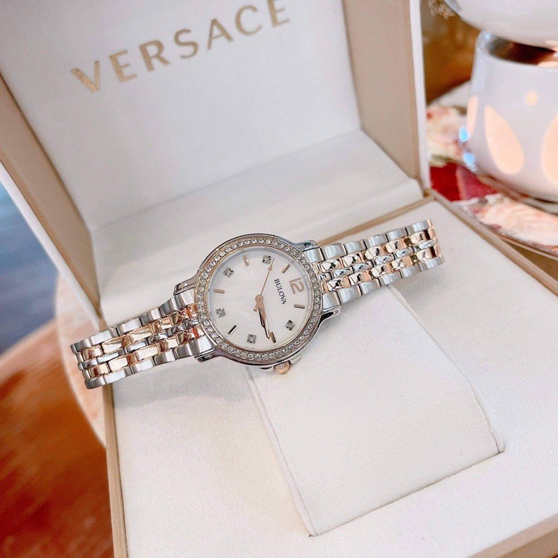 Đồng hồ nữ Bulova chạy pin .