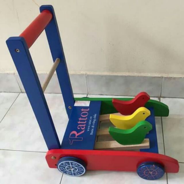 Xe gà tập đi cho bé