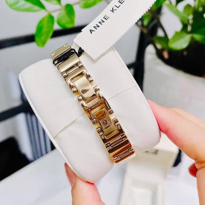 Đồng hồ nữ ANNE KLEIN model AK/2434BKGB tone vàng gold mặt đen sang trọng