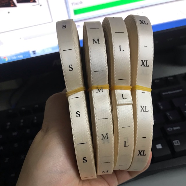 1000 Mác size quần áo