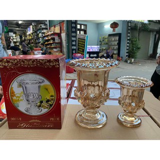 Ly thủy tinh cắm hoa ánh vàng