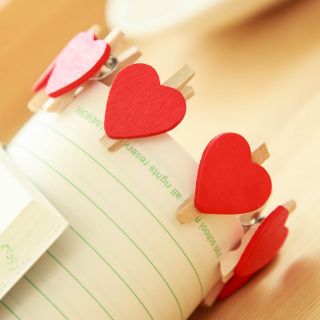 KẸP GIẤY HÌNH TRÁI TIM ĐỎ TRẮNG