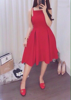 Đầm xoè cổ yếm