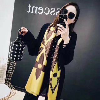 Khăn lụa hiệu LV