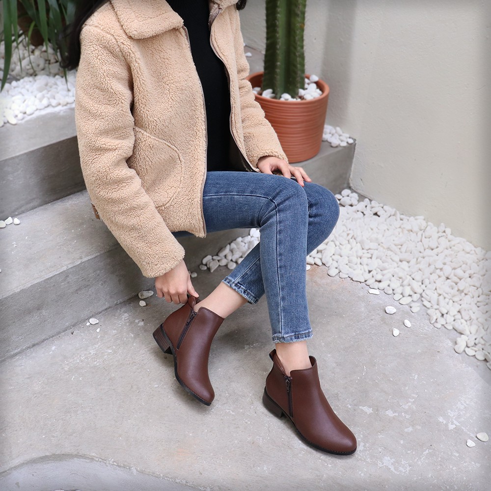 Boot nữ Cao Gót bAimée & bAmor Cổ Thấp Mũi Tròn Gót Vuông Cao 2cm Giày Bốt Đẹp Da Mềm Cao Cấp Màu Đen Kem Nâu - M1617 | BigBuy360 - bigbuy360.vn