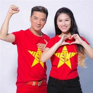ÁO CỜ ĐỎ SAO VÀNG(hình e tự chụp)