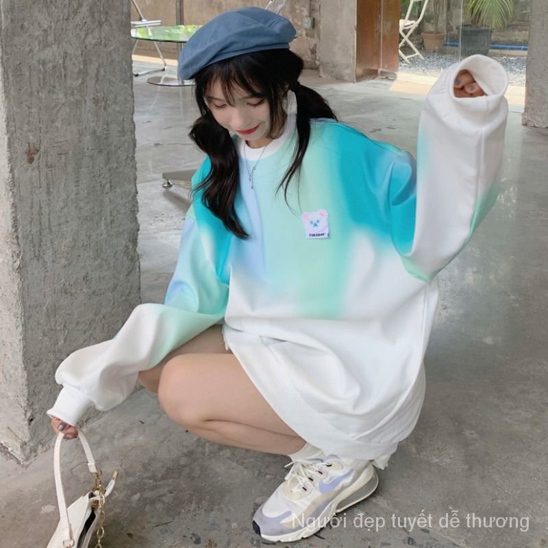 Áo sweater mỏng dáng rộng dài tay nhuộm màu gradient thời trang cho nữ | BigBuy360 - bigbuy360.vn