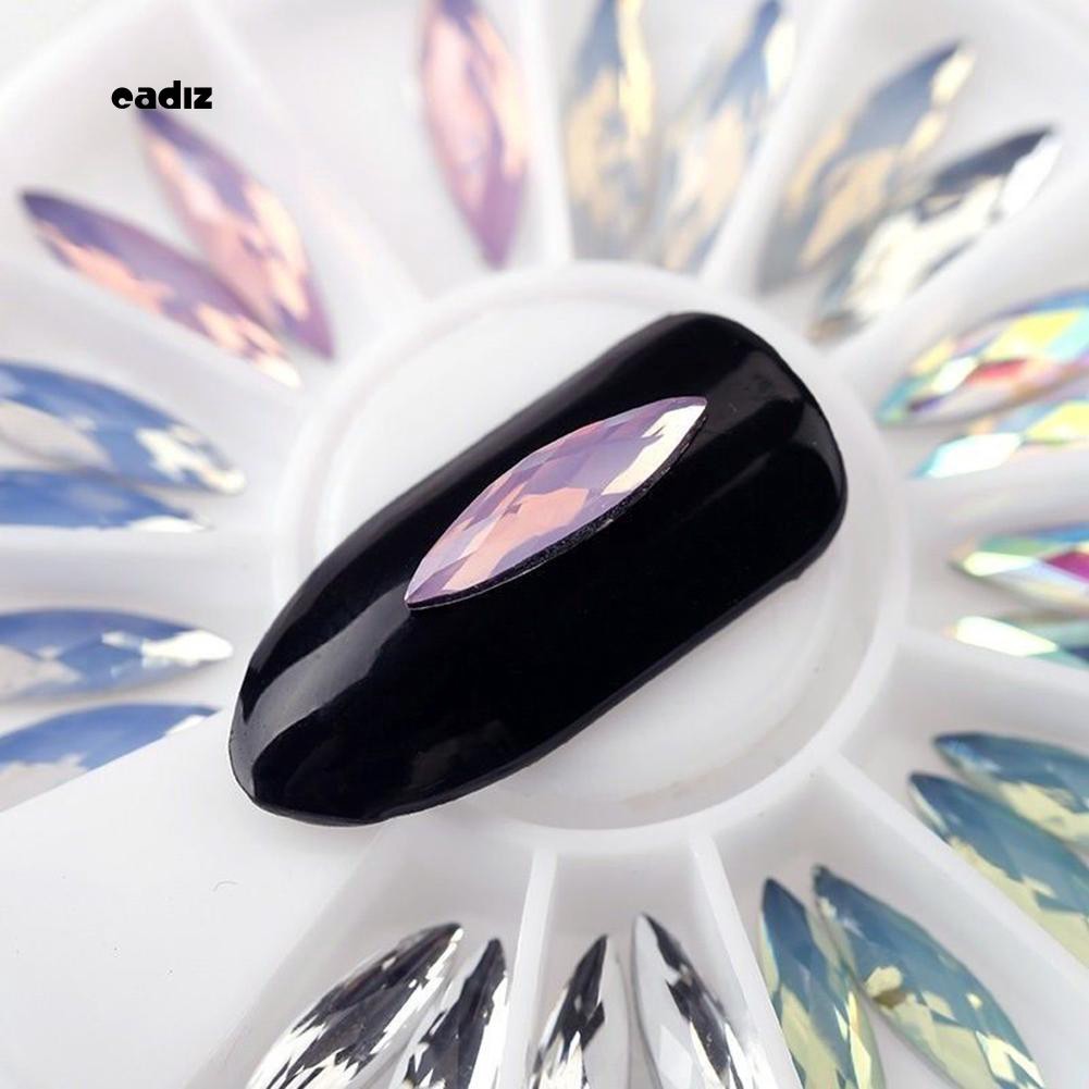 Hộp đá đính móng tay 3D lấp lánh