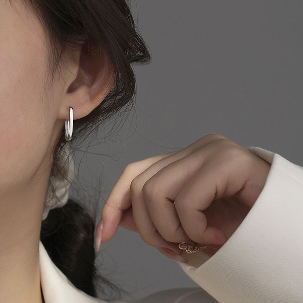 Đôi bông tai hình chữ O thanh lịch dành cho nữ