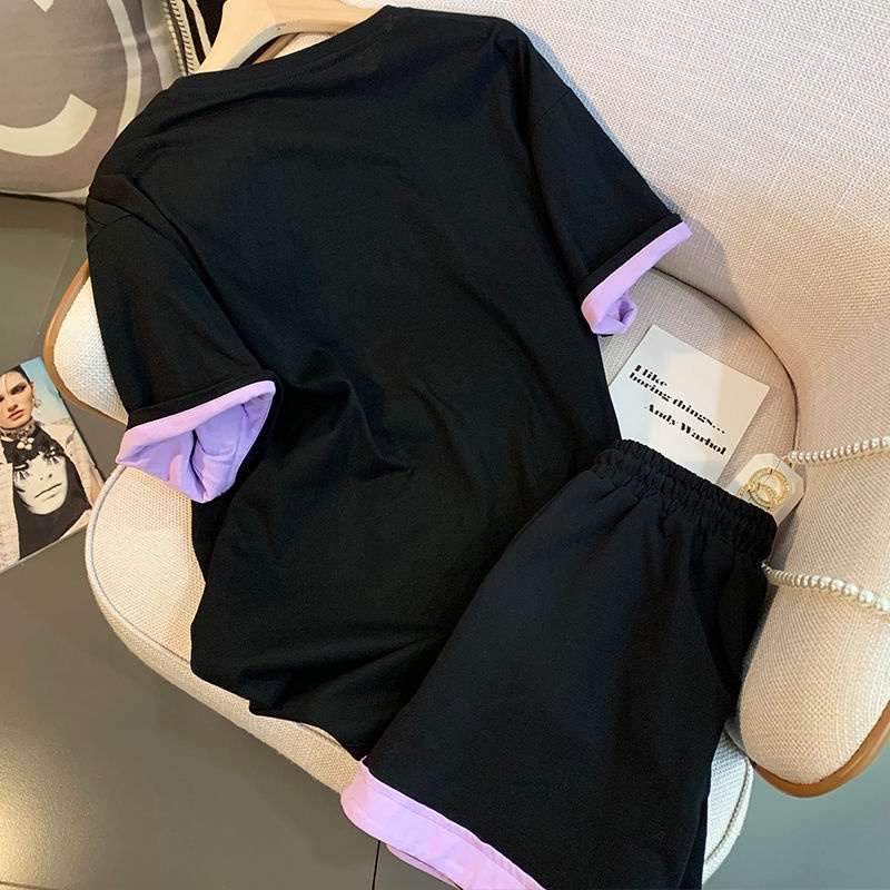 Trang phục áo thun tay ngắn và quần short ống rộng mỏng in hình cô gái đội mũ màu tím kiểu mùa hè cho nữ