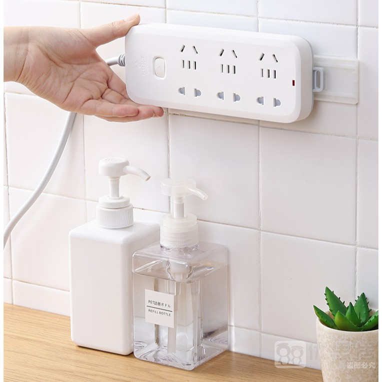 Dụng cụ treo tường ổ điện, treo ổ wifi giúp cố định đồ vật gọn gàng, tiết kiệm không gian.