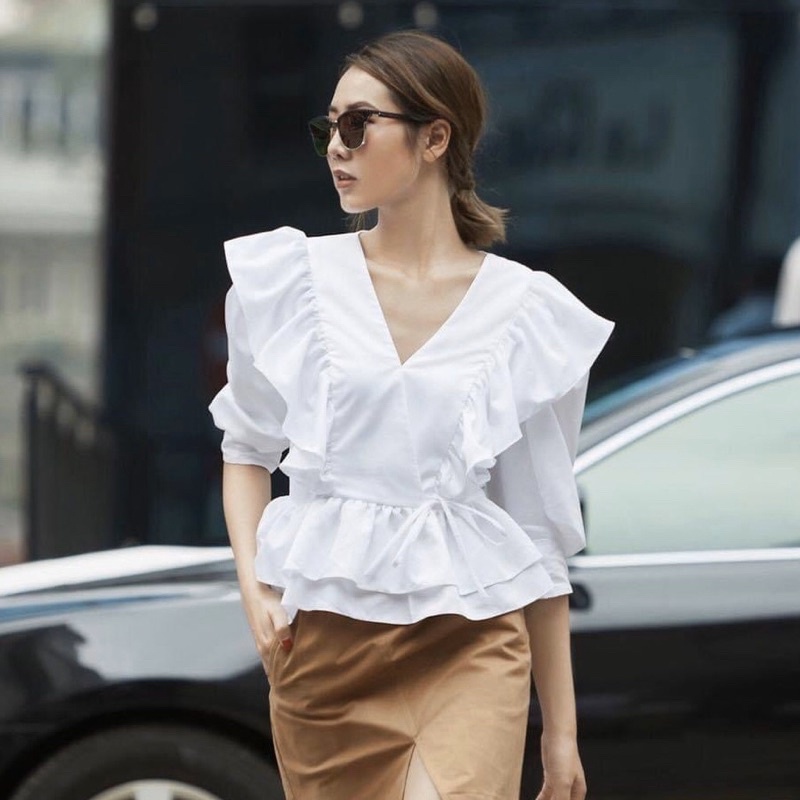 Áo kiểu màu trắng phối bèo cho nữ Caffeinen Studio