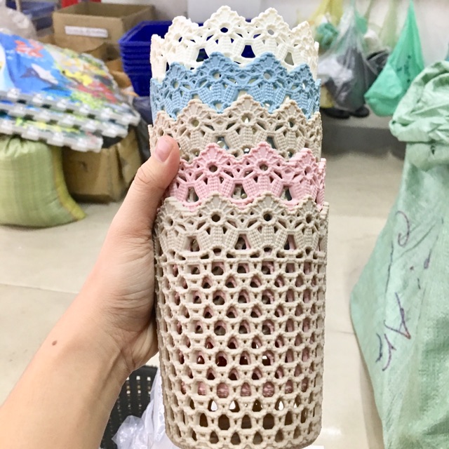 Rổ đựng bút đan nhựa