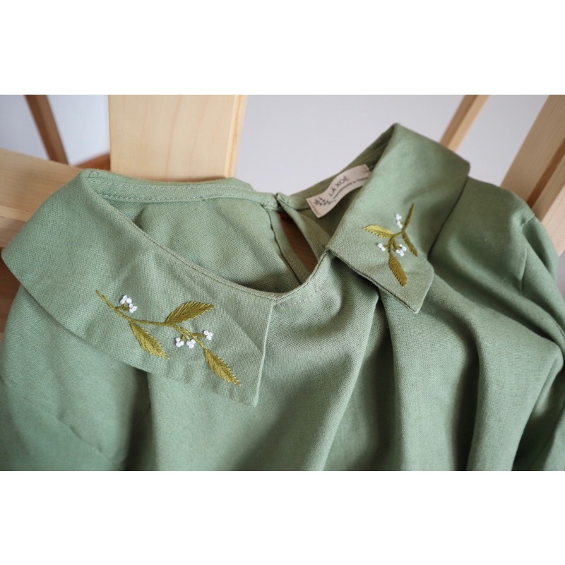 Áo linen thêu cổ - laxoe