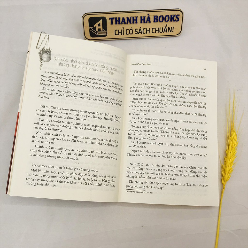 Sách - Em Thật Giống Một Chú Nhím, Nhưng Anh Vẫn Rất Muốn Ôm Em (Kèm Bookmark)