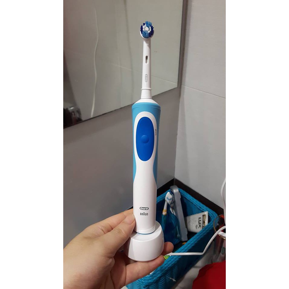 Bàn chải đánh răng tự động Oral- B Vitality Braun