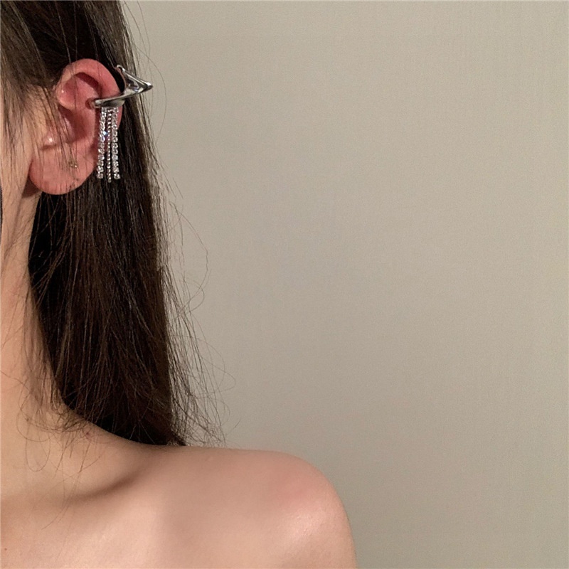 Hoa tai tua rua đính đá lấp lánh phong cách Âu Mỹ