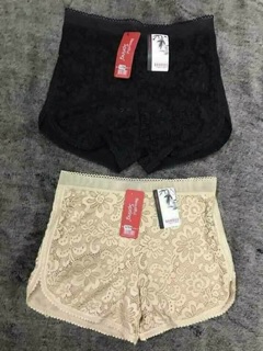 Quần đùi ren mặc trong váy