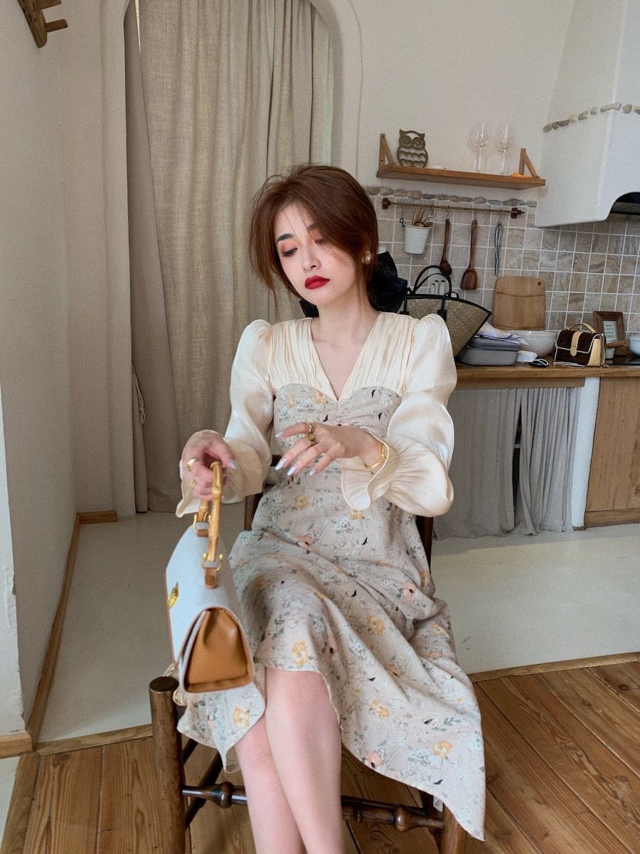 Đầm maxi dài tay cổ chữ V in họa tiết hoa xinh xắn dành cho nữ | BigBuy360 - bigbuy360.vn