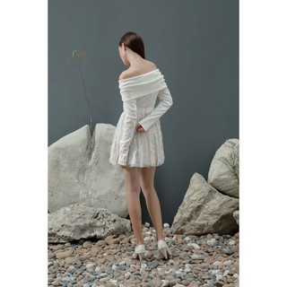 COCO SIN - Body Suit Trắng Lệch Vai
