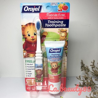 Set bàn chải và kem đánh răng Orajel cho bé