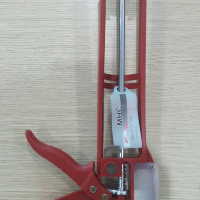 Súng bơm keo silicone