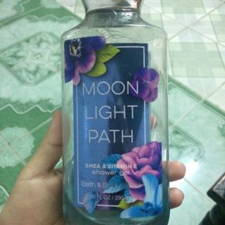 Sữa tắm Bath and Body Works Shea và Vitamin E mùi hương moongt light
 295ml