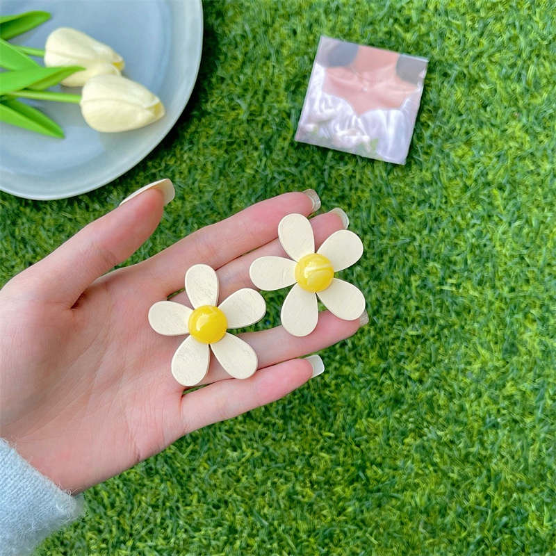 Khuyên Tai Hình Hoa Hướng Dương Bằng Gỗ Phong Cách Mới Hàn Quốc Cho Nữ F868