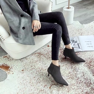Bốt cổ ngắn da lộn gót nhọn sang chảnh