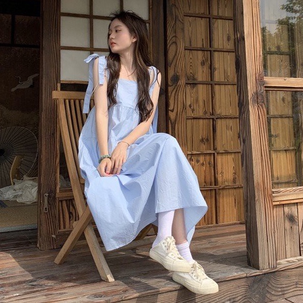 SUV003 Váy babydoll dáng dài hai dây bản to thắt nơ xanh trắng form rộng