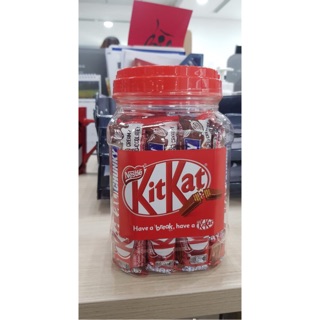 Kitkat hủ nhựa  48 thanh bánh socola phủ xốp  date mới