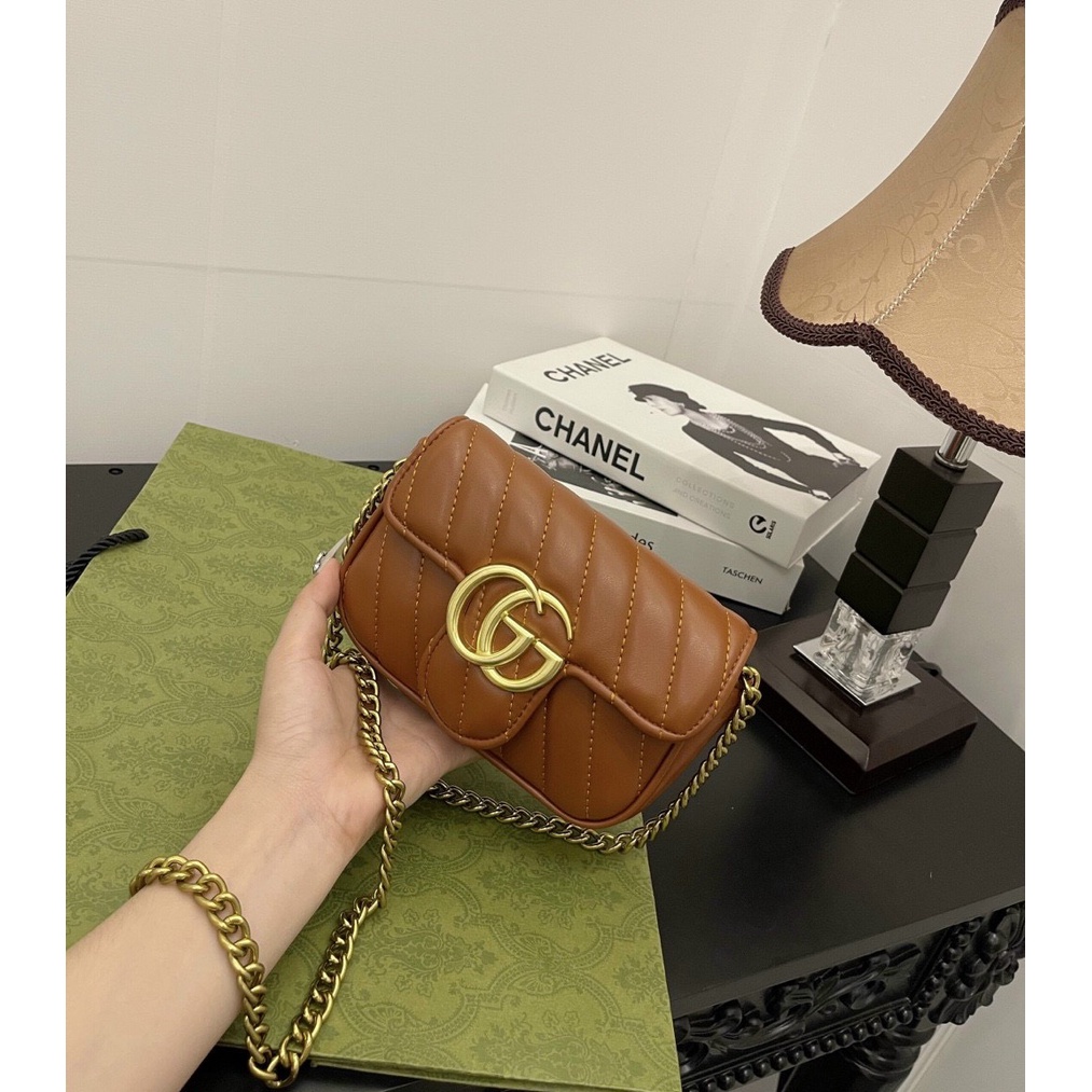 Túi đeo chéo chư G 2 màu xinh xẻo cá tính