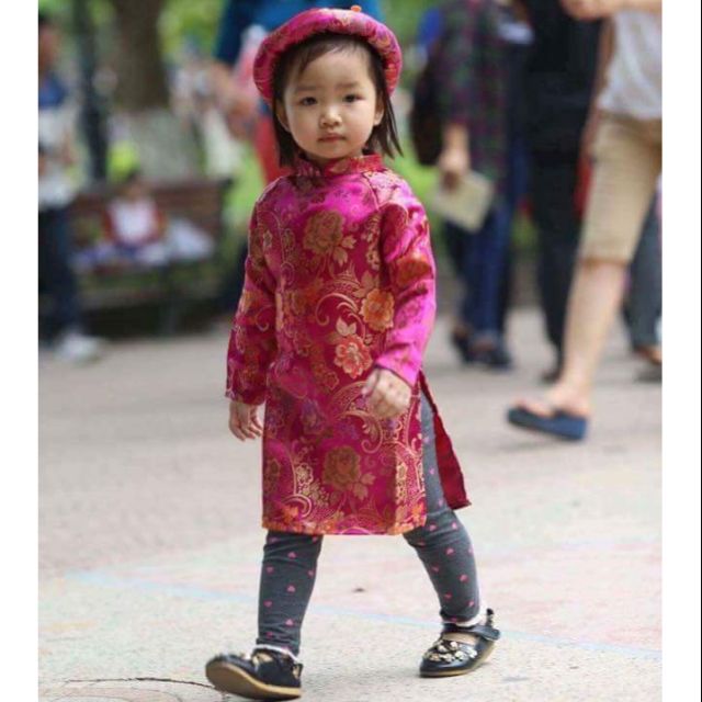 Áo dài bé trai, bé gái cách tân! Size từ 10 -> 23kg. Bé gái màu hồng sen, màu vàng kèm mấn đội. Trai màu vàng, xanh lá.