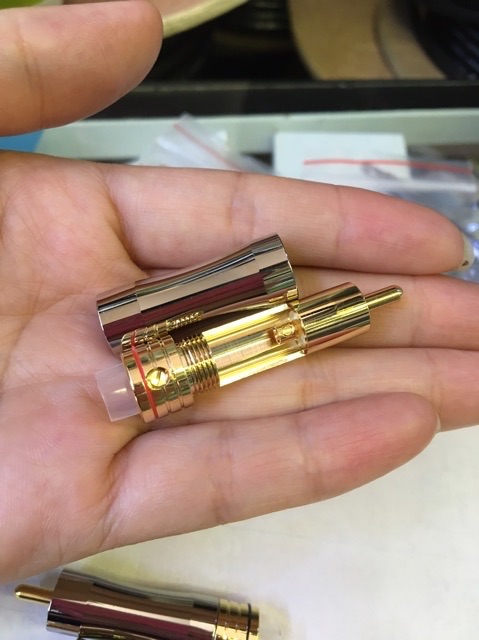 Cặp dây audio rca cao cấp mạ bạc, jack mạ vàng 24k. Báo giá 1 cặp gồm4 đầu jack.