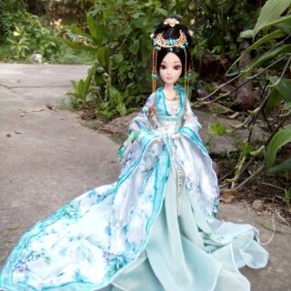 Búp bê cổ trang