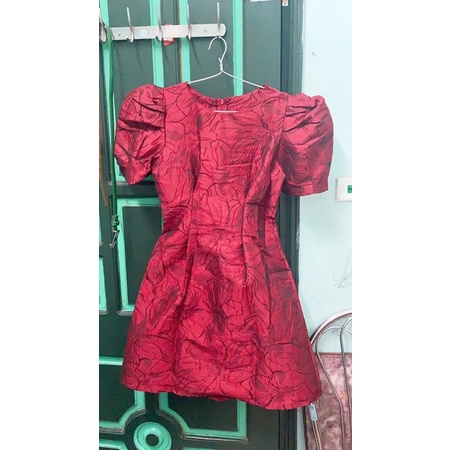 Váy hoa dập nổi