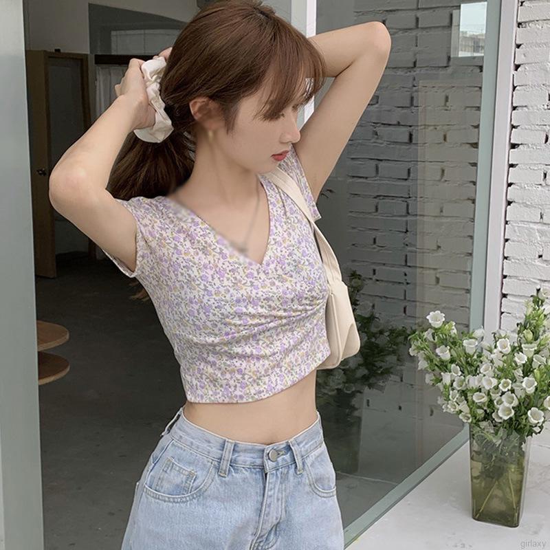 Áo thun croptop tay ngắn cổ chữ V in họa tiết hoa nhí xinh xắn phong cách Hàn Quốc