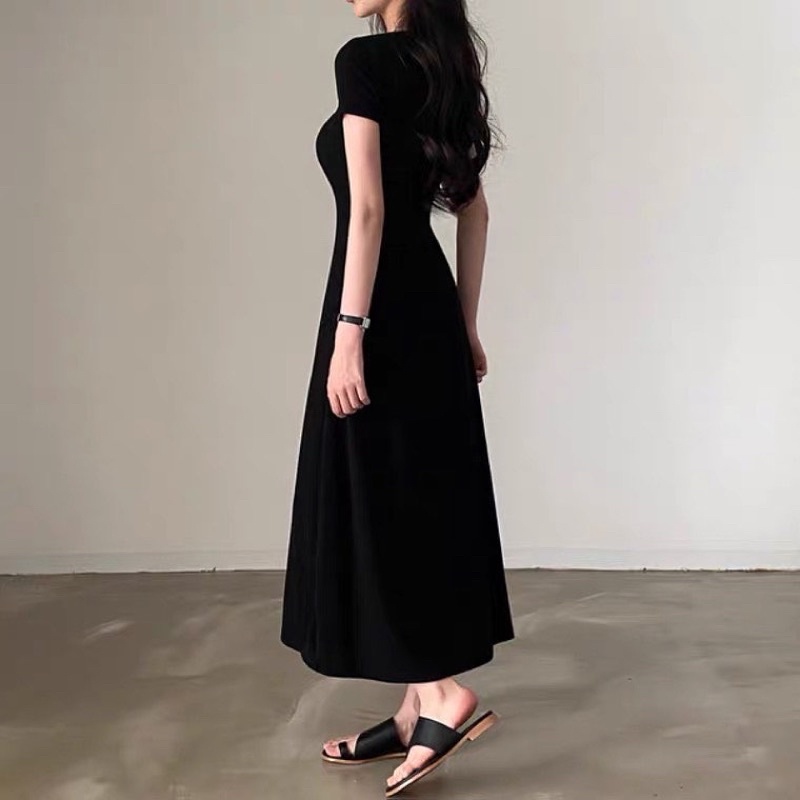 ĐẦM MAXI DÁNG XOÈ MÀU ĐEN THANH LỊCH