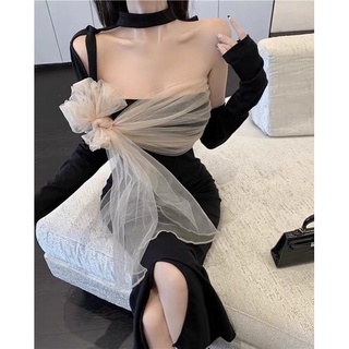 Đầm body xẻ tà tay dài