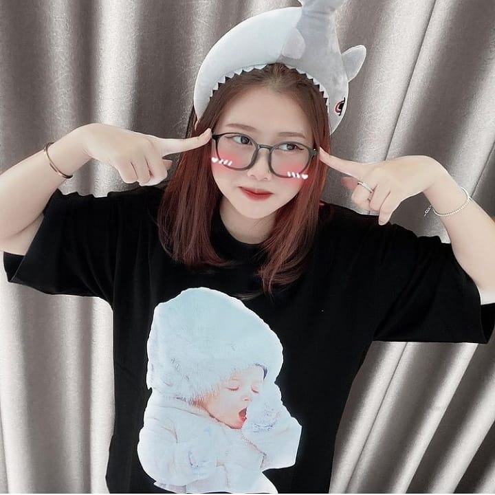 Áo Thun ADLV In Hình Bé Tuyết  - Ảnh Chụp Tại Shop