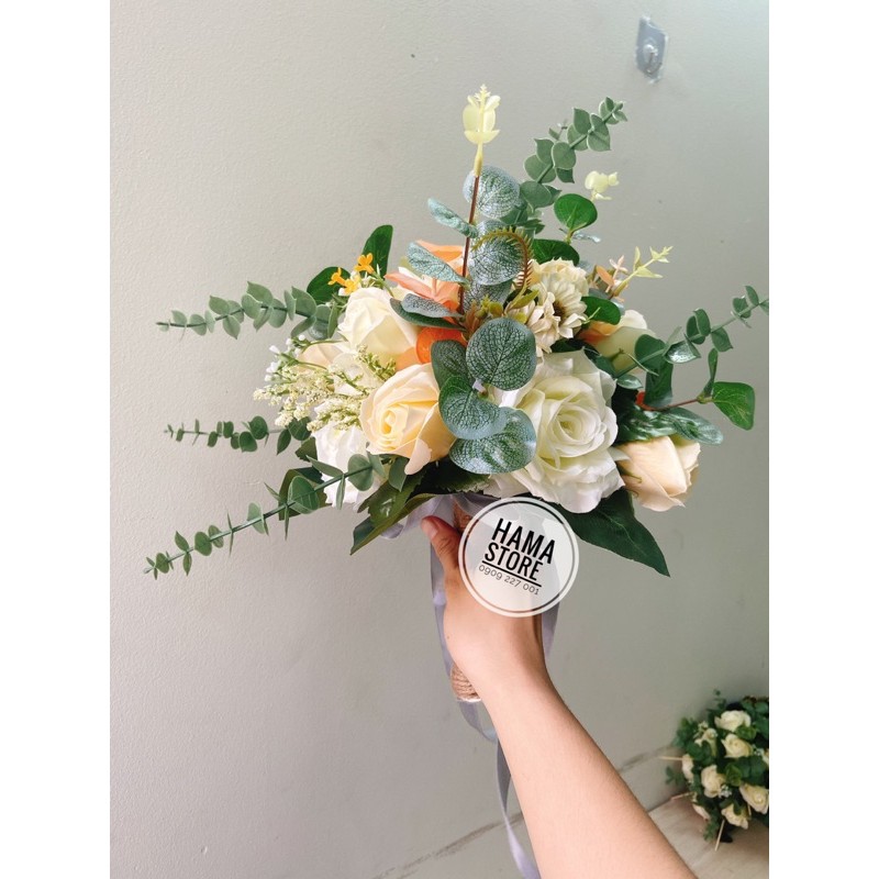 [GIAM8KFOLLOWER]-Hoa cầm tay cô dâu lụa cao cấp phối cùng hoa Hồng sáp thơm và điểm lá táo baby trắng Shop xu hướng cưới