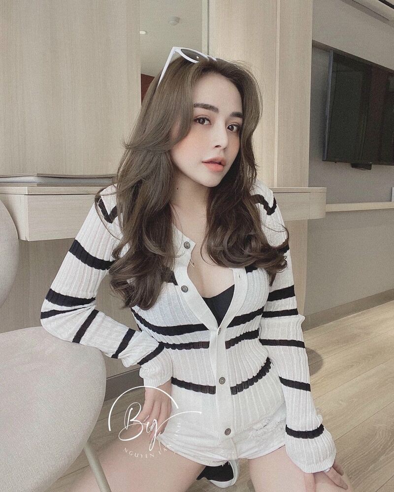 Áo len mỏng khuy kẻ pha tay quảng châu