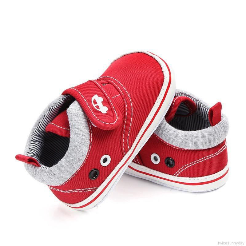 Giày Sneaker tập đi cho bé tiện lợi