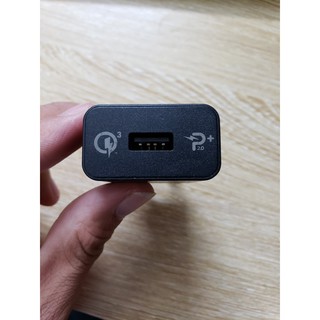 củ sạc nhanh sony UHC12 hỗ trợ Quick Charge 3.0