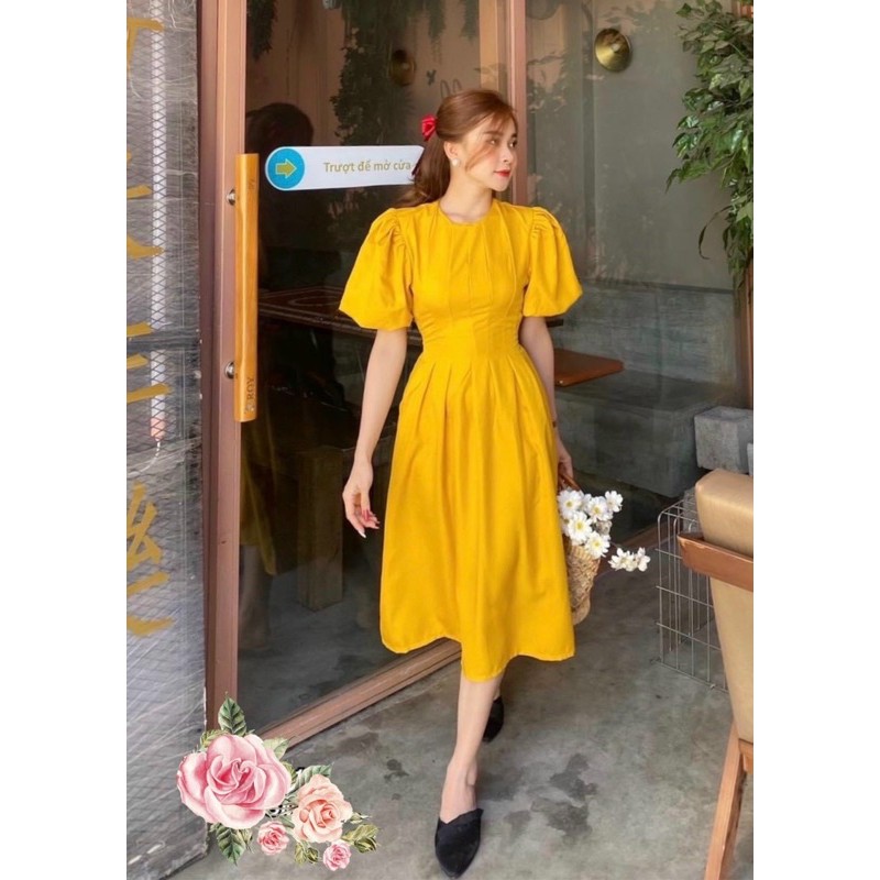 Đầm vàng cổ tròn xếp li