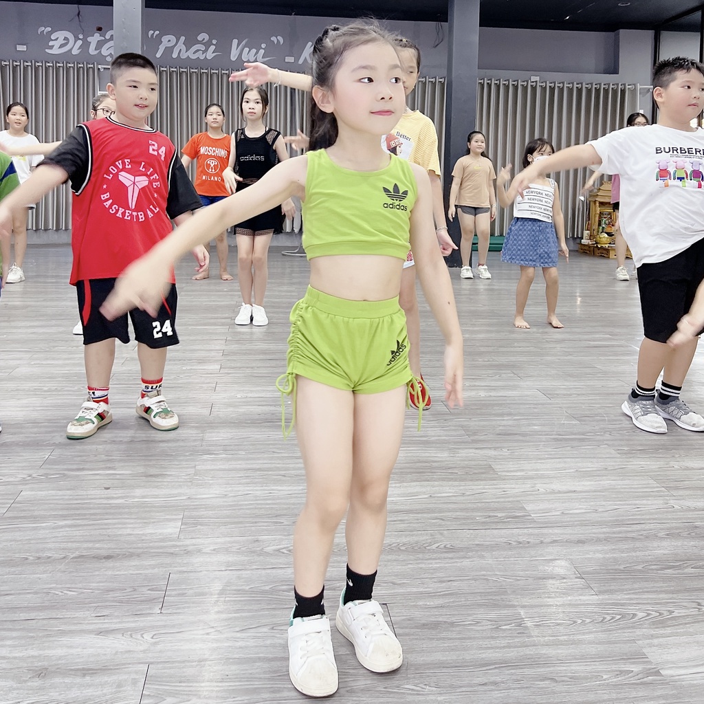 Đồ Bộ Thể Thao Tập Nhảy Tiktok Zumba Hiện Đại Cho Bé Gái 2 Chi Tiết Gồm Áo Croptop Và Quần Sooc Dây Rút 10-48kg FA032