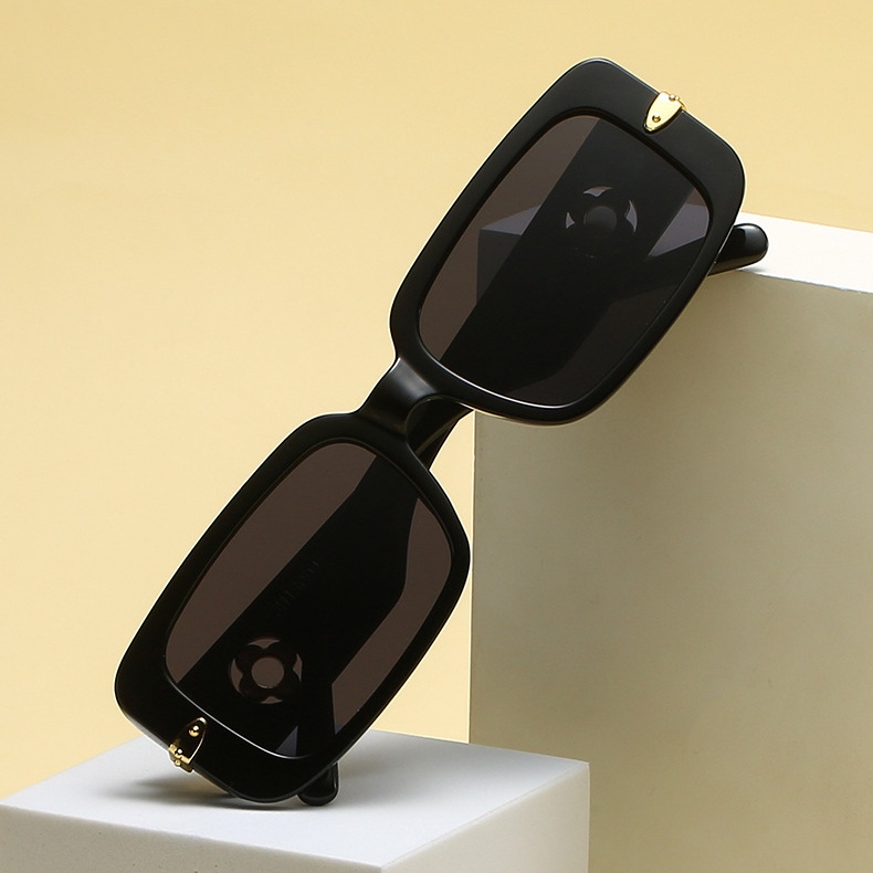 Kính mát thời trang cho nữ 2021