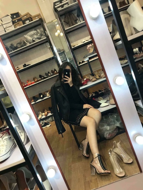 Giày trong Đan dây