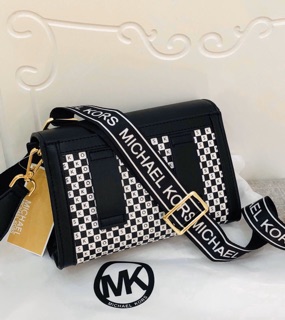 Túi Michael Kors dây bảng lớn