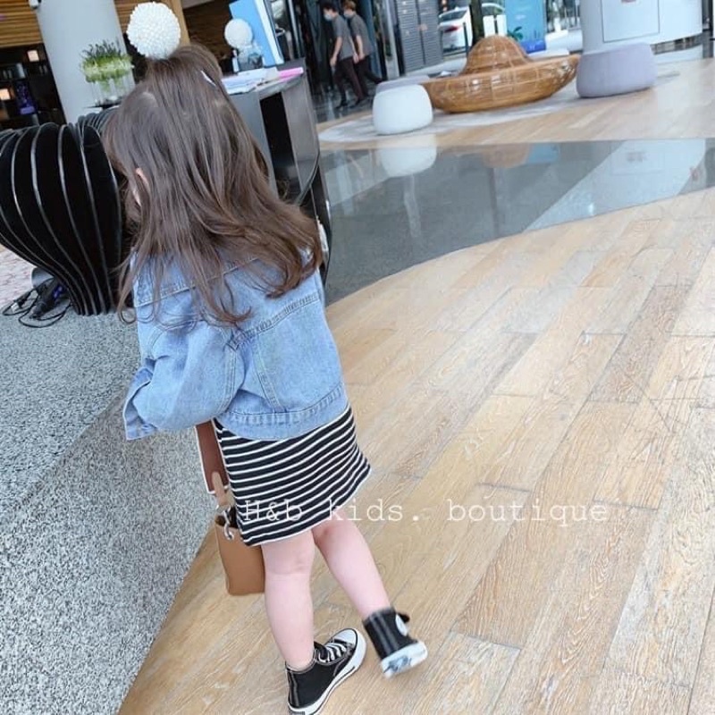 Áo bò kèm váy kẻ hb bé gái